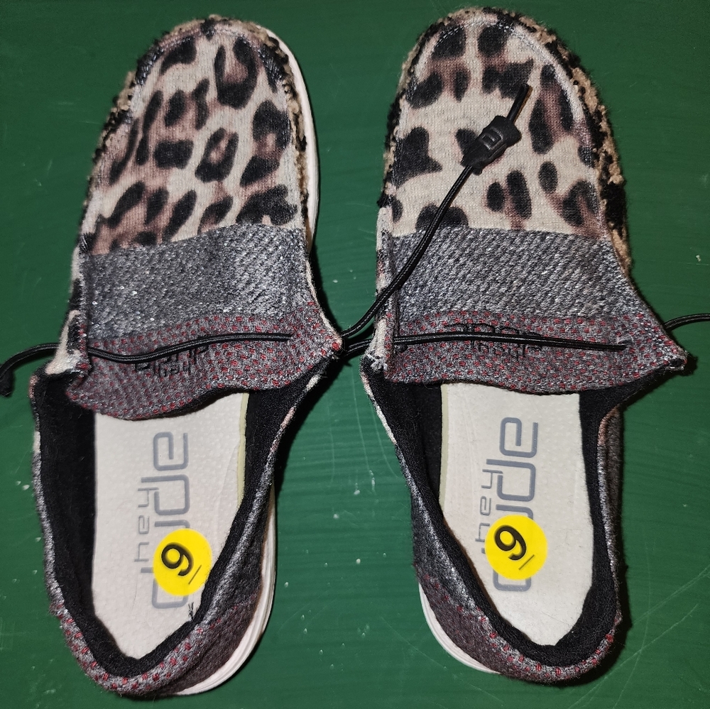 Size 9 Hey Dude